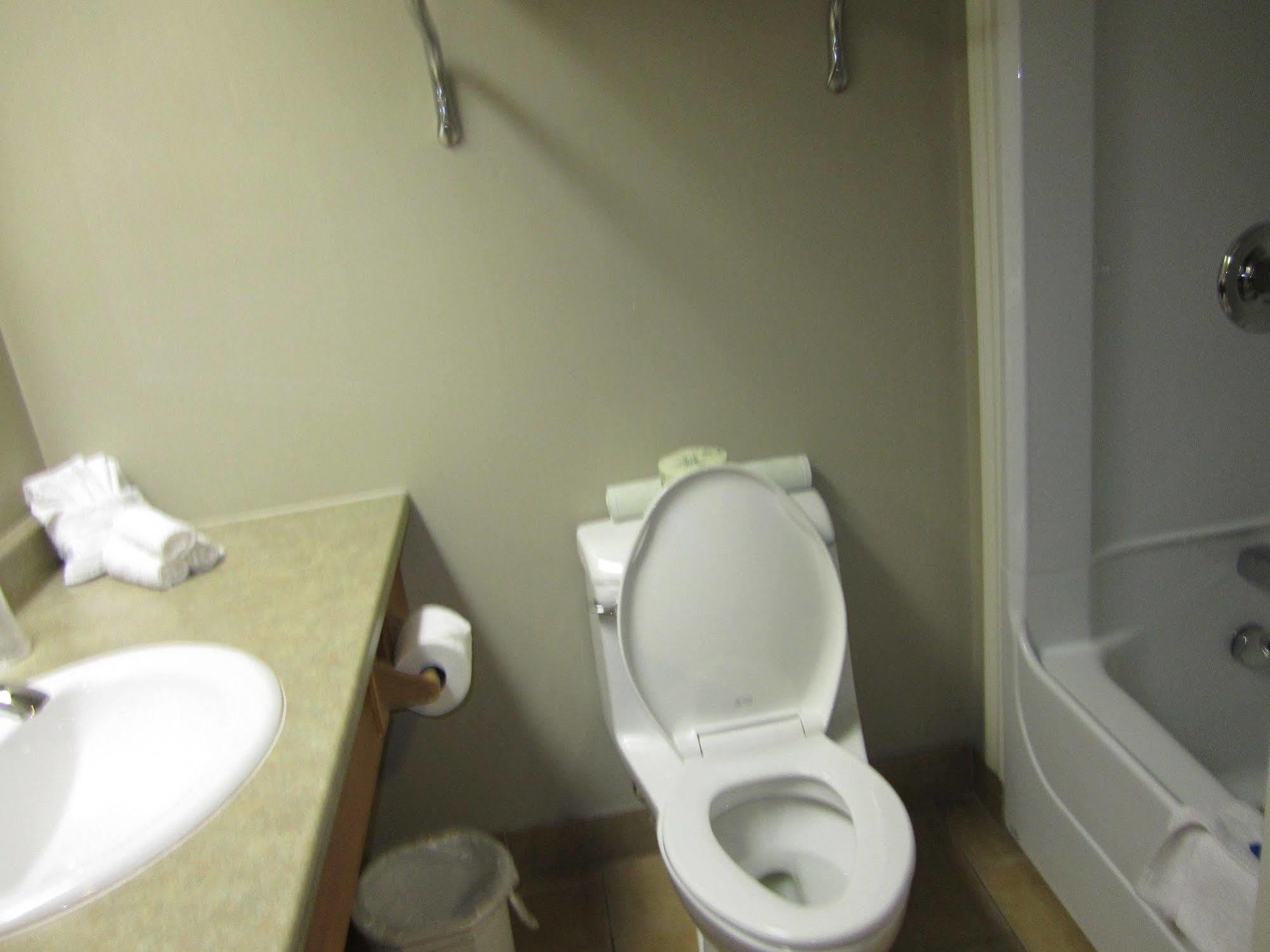 Auberge Bouctouche Inn & Suites Bagian luar foto
