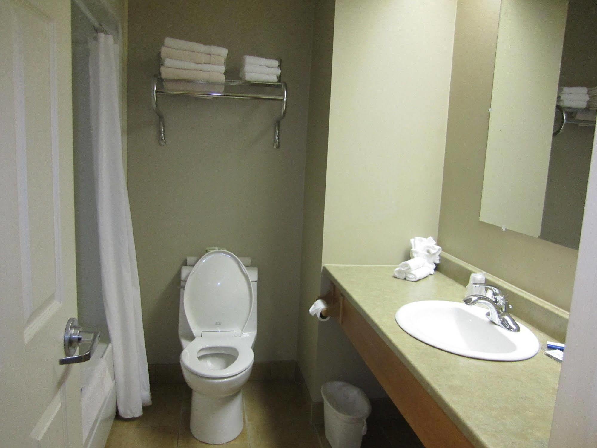 Auberge Bouctouche Inn & Suites Bagian luar foto
